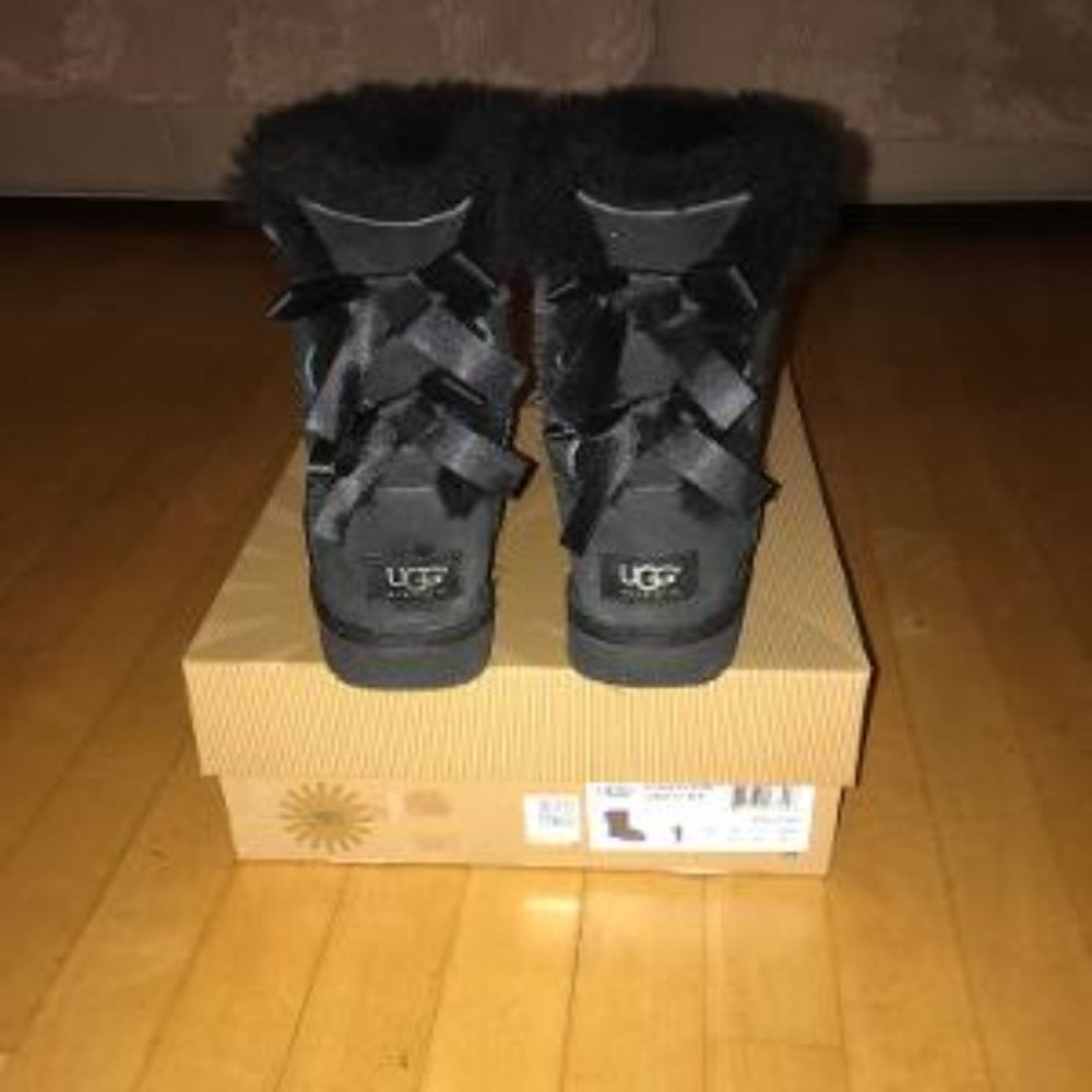 Ugg Kids Bailey Bow Boot Black (Authentic) Sz 1